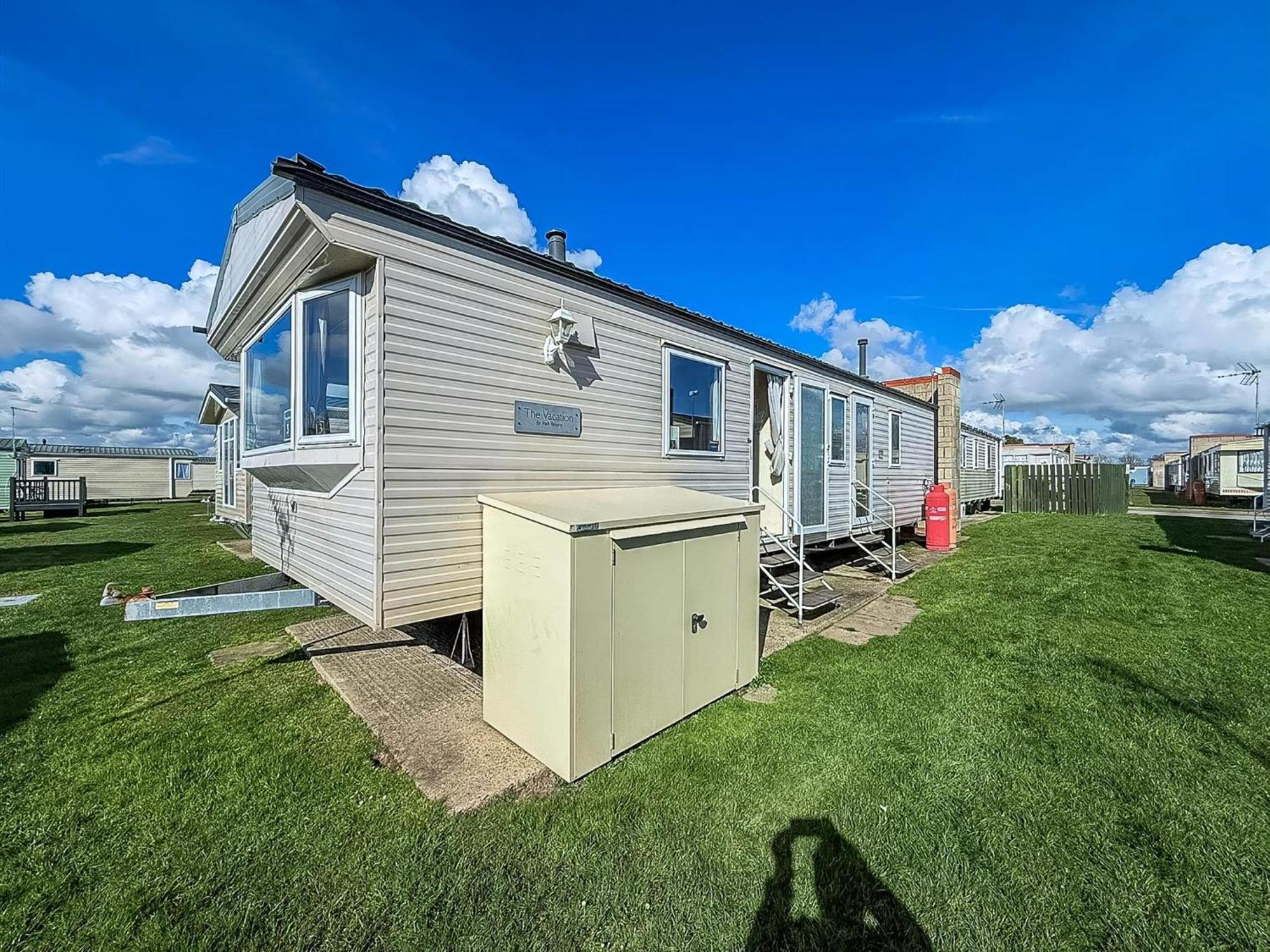 Lovely 6 Berth Caravan At Naze Marine Holiday Park In Essex Ref 17003C Walton-on-the-Naze Exterior foto
